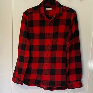 GAP Men's Red and Black Buffalo Plaid Button-Down Shirt